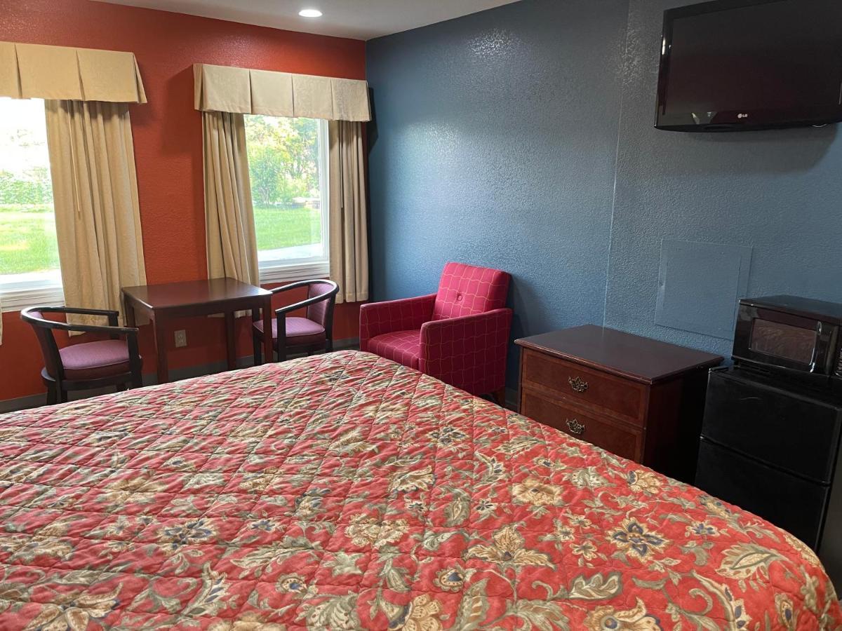 Kenwood Court Motel Wilson Buitenkant foto